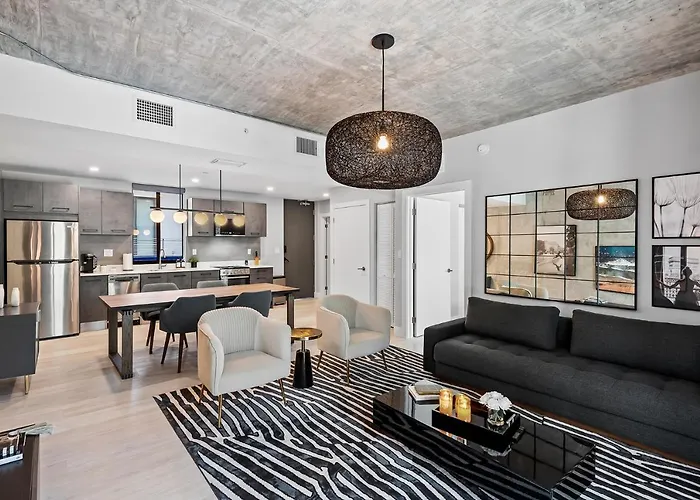 Pretty Rola 201 Luxury 1B1B W King Bed At Downtown Fort Lauderdale