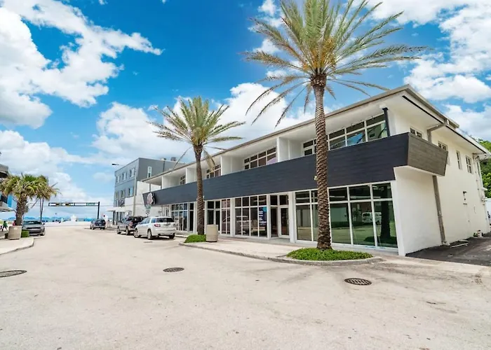 The Purple Pelican Beachfront With Ocean Balcony Unit 1