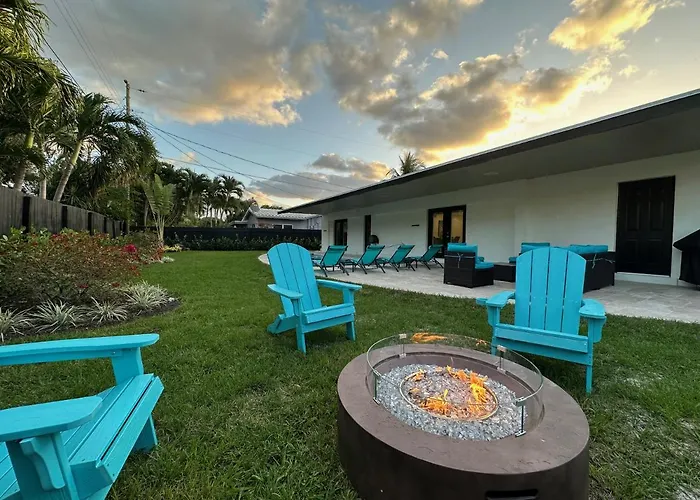 The Sun House - 3 Bed, 2 Bath, Private Pool, Fire Pit, Huge Backyard