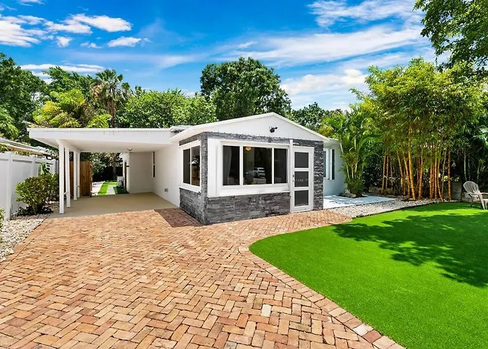 Perfect Fll Location With Putting Green
