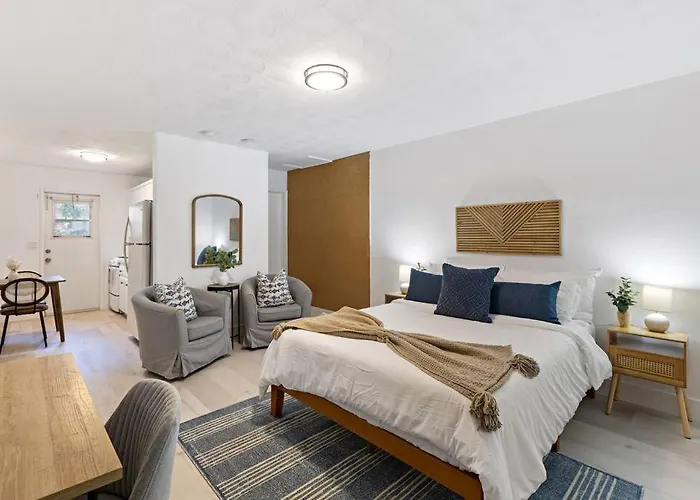 Charming Cozy Studio @ Lake Ridge