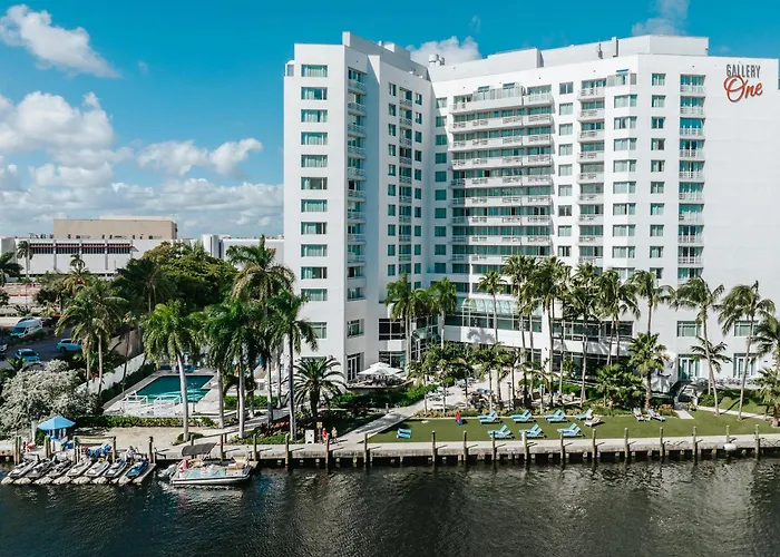 Waterview Condo- Spacious 2 Bedroom - Central - Steps To Beach