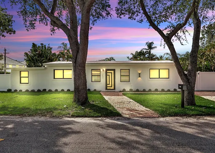Fun Adventure Luxy Retreat Home! Heated Pool!