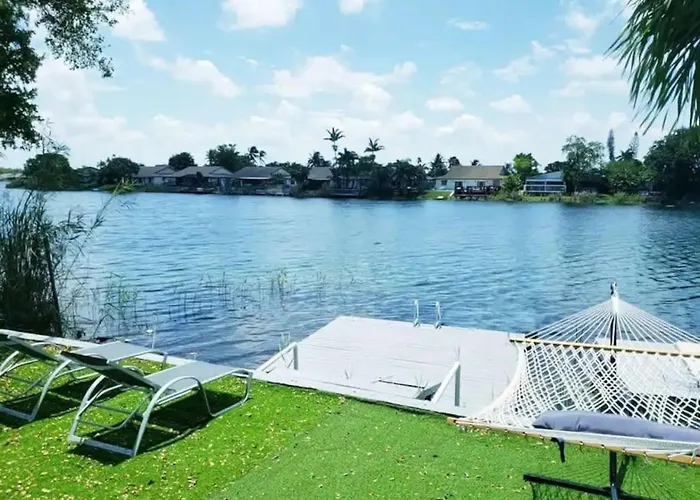 Lakeside Retreat 3Br, 2Bth Near Hard Rock Casino
