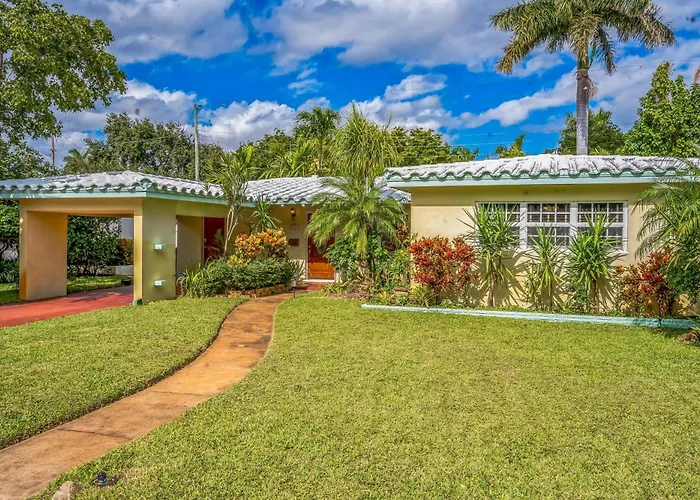 Beautiful Comfy Home With Private Hot Tub Close To Beach Home
