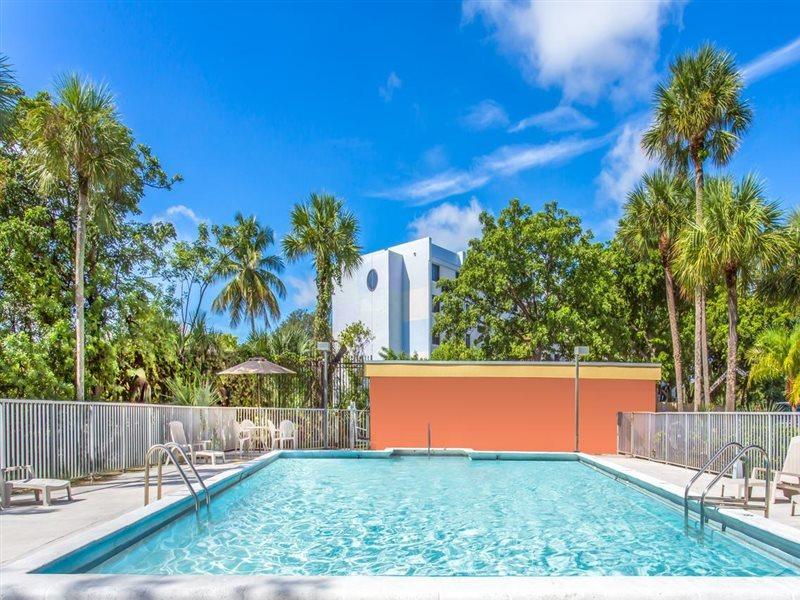 Days By Wyndham Lauderdale Airport Cruise Port Hotel 2*