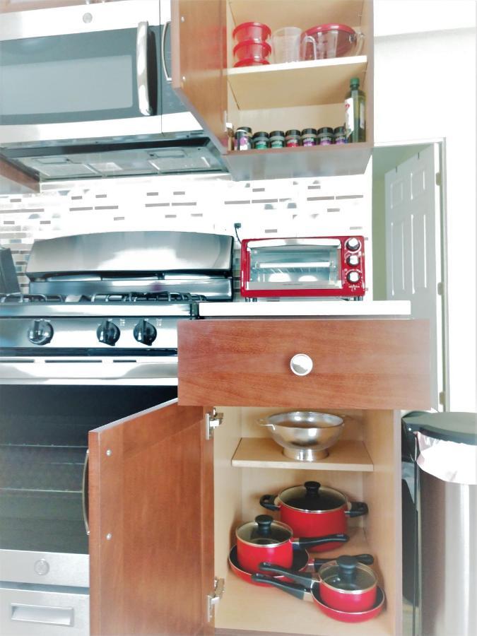 Family, Couples Retreat Near Airport, Cruise Port & Beaches *