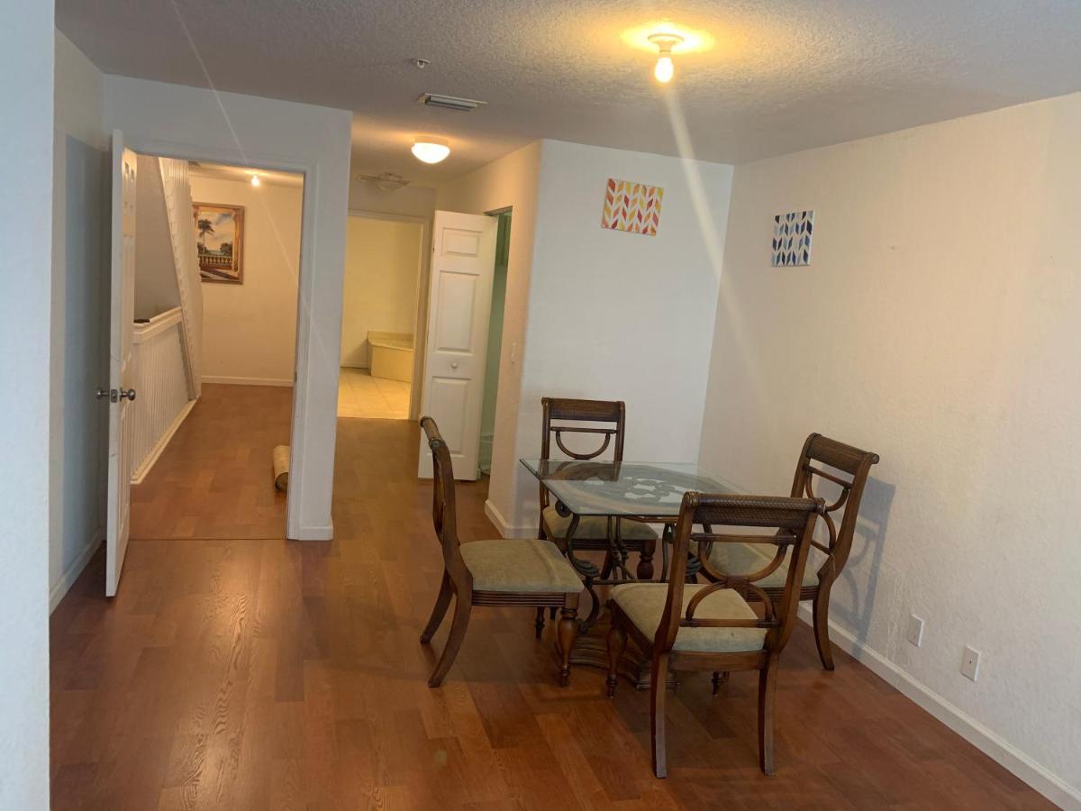 Bedroom In Lauderdale Lakes Townhome * Fort Lauderdale