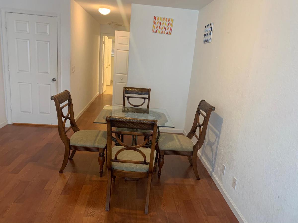Bedroom In Lauderdale Lakes Townhome Homestay