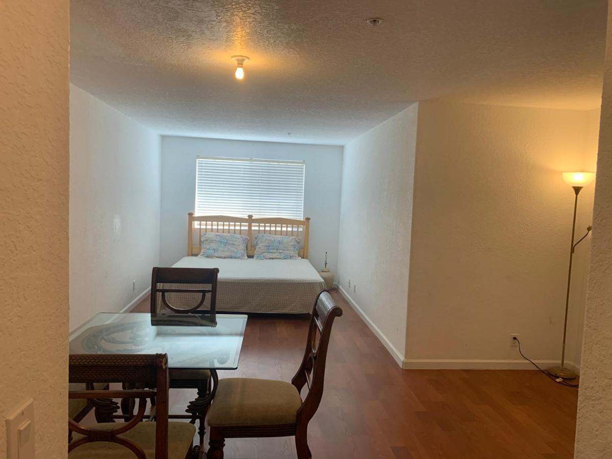 Bedroom In Lauderdale Lakes Townhome