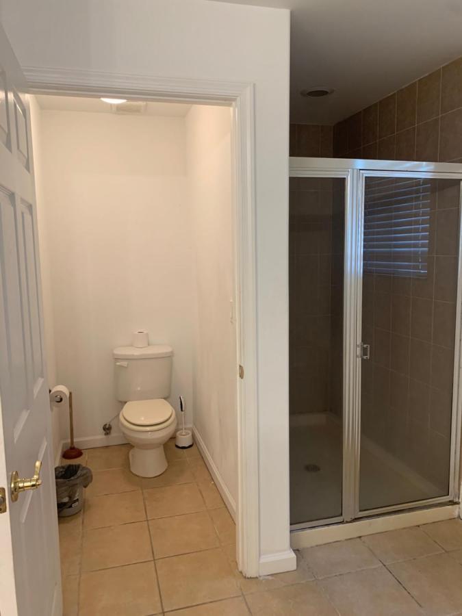 Homestay Bedroom In Lauderdale Lakes Townhome *