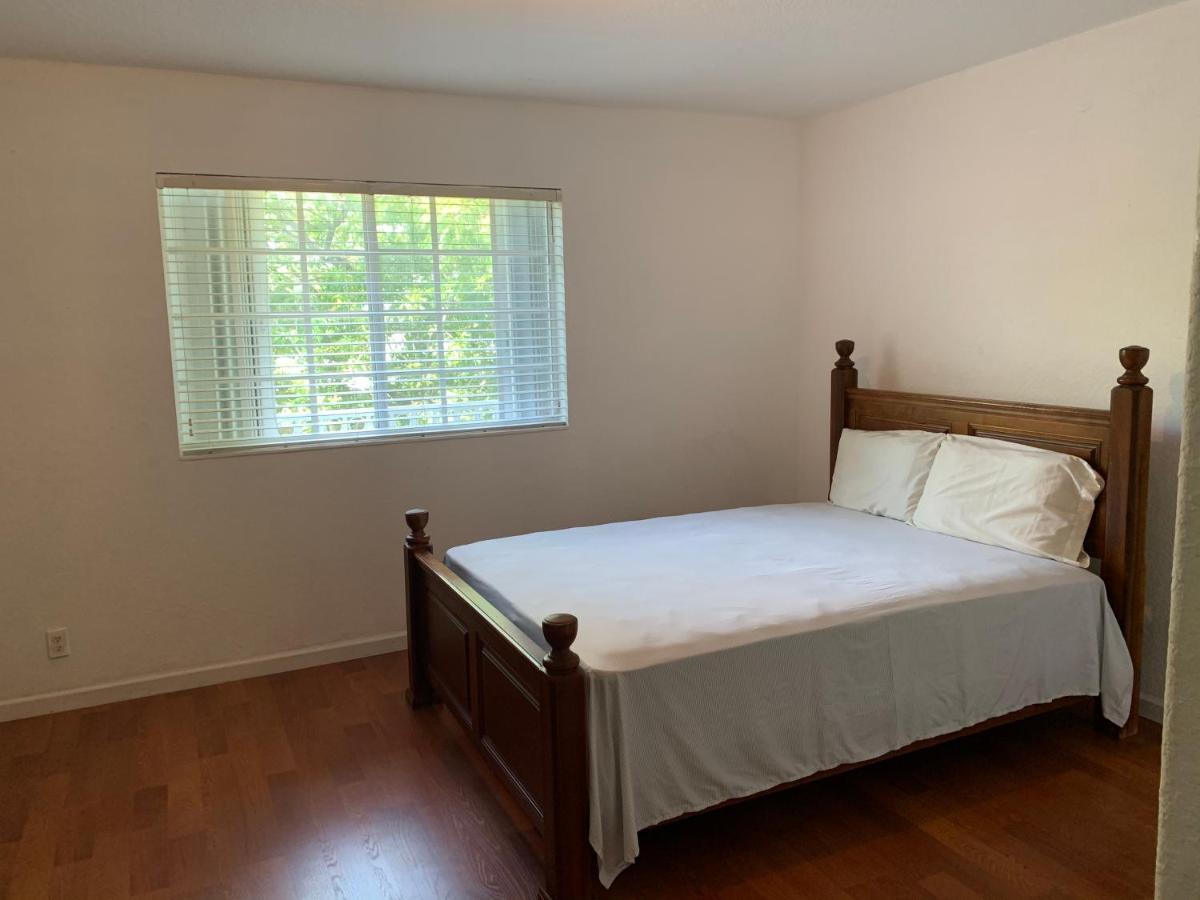 Homestay Bedroom In Lauderdale Lakes Townhome Fort Lauderdale