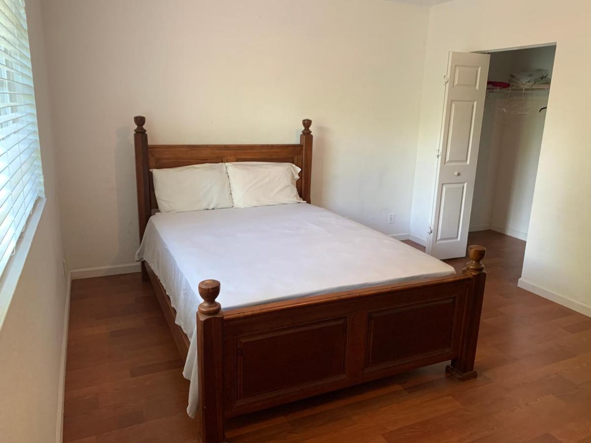 Bedroom In Lauderdale Lakes Townhome Fort Lauderdale