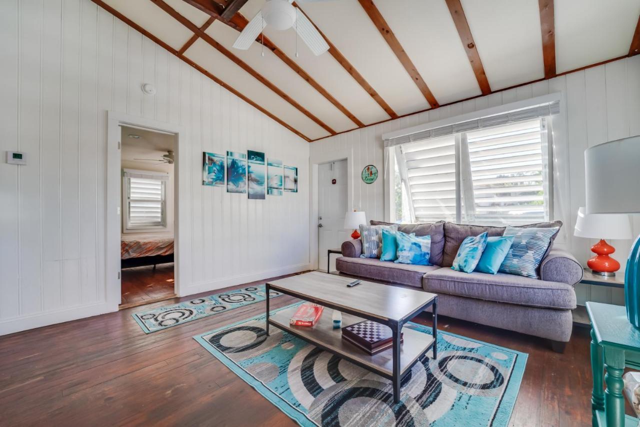 Chairs, Good Kitchen, Wifi On 14th Ave * Fort Lauderdale