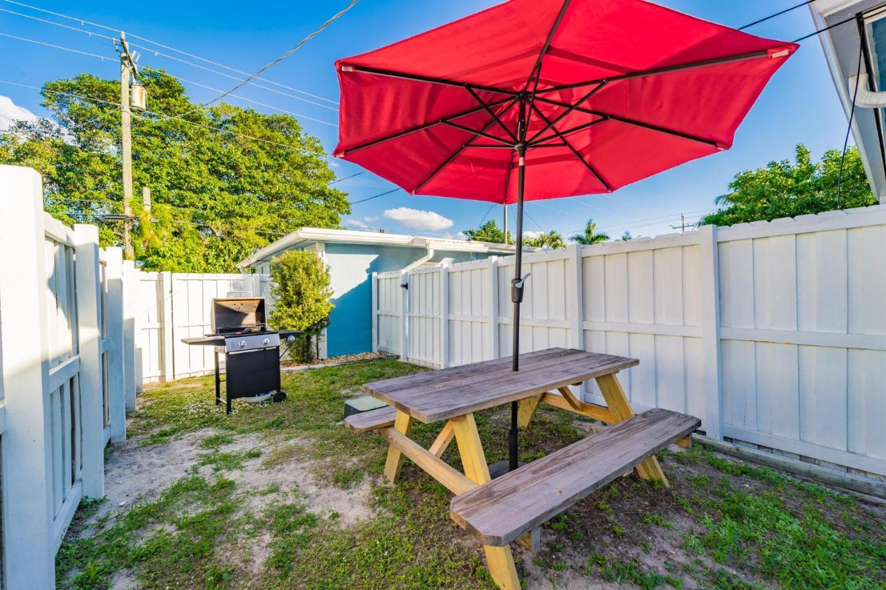 Chairs, Good Kitchen, Wifi On 14th Ave Fort Lauderdale