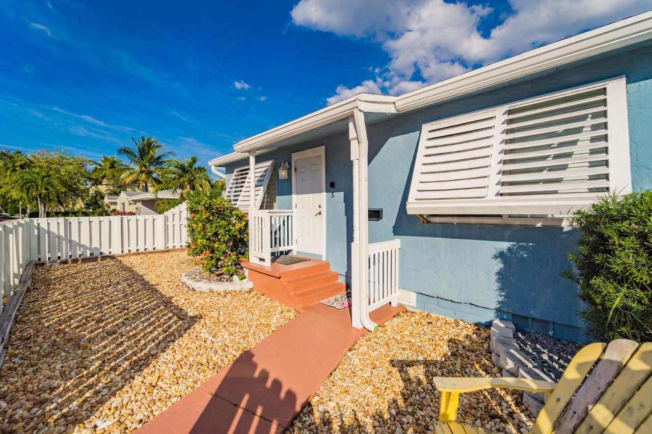 Apartment Chairs, Good Kitchen, Wifi On 14th Ave Fort Lauderdale