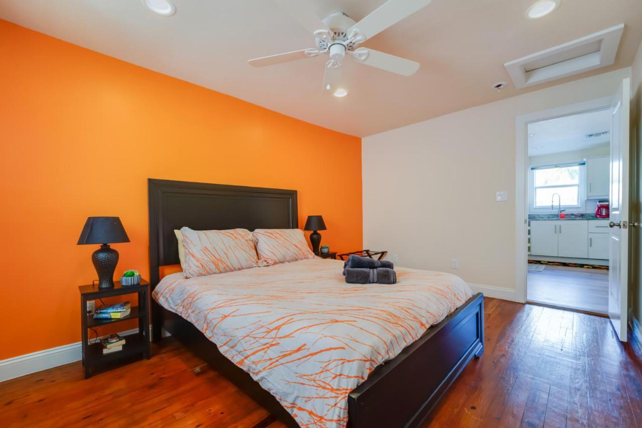 Chairs, Good Kitchen, Wifi On 14th Ave Apartment *