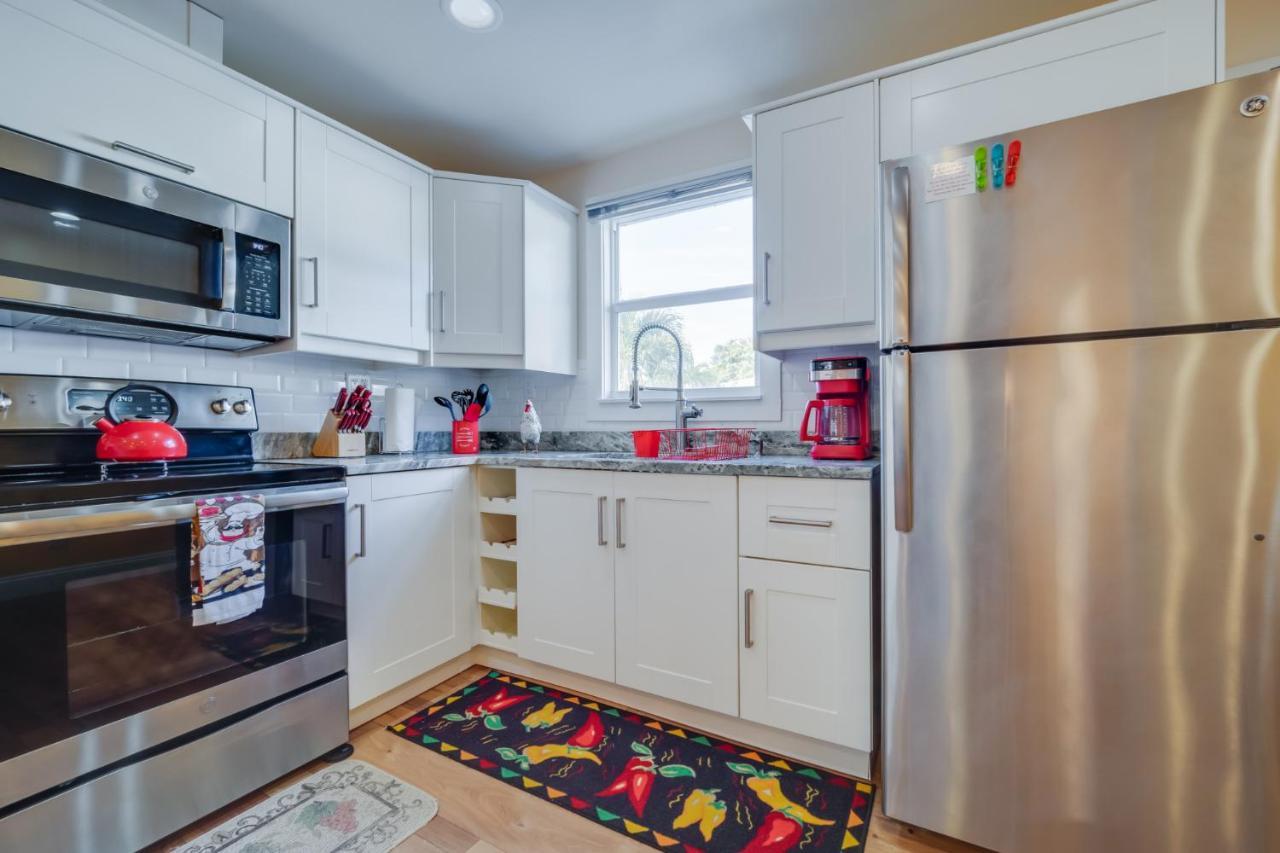 Chairs, Good Kitchen, Wifi On 14th Ave Apartment
