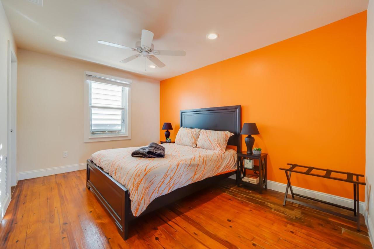 Chairs, Good Kitchen, Wifi On 14th Ave Apartment *