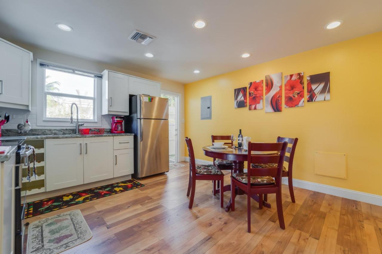 Chairs, Good Kitchen, Wifi On 14th Ave Apartment Fort Lauderdale
