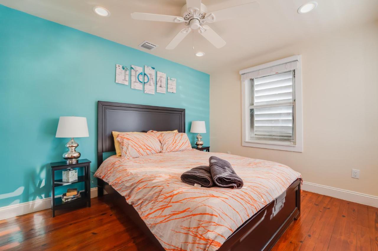 Chairs, Good Kitchen, Wifi On 14th Ave * Fort Lauderdale