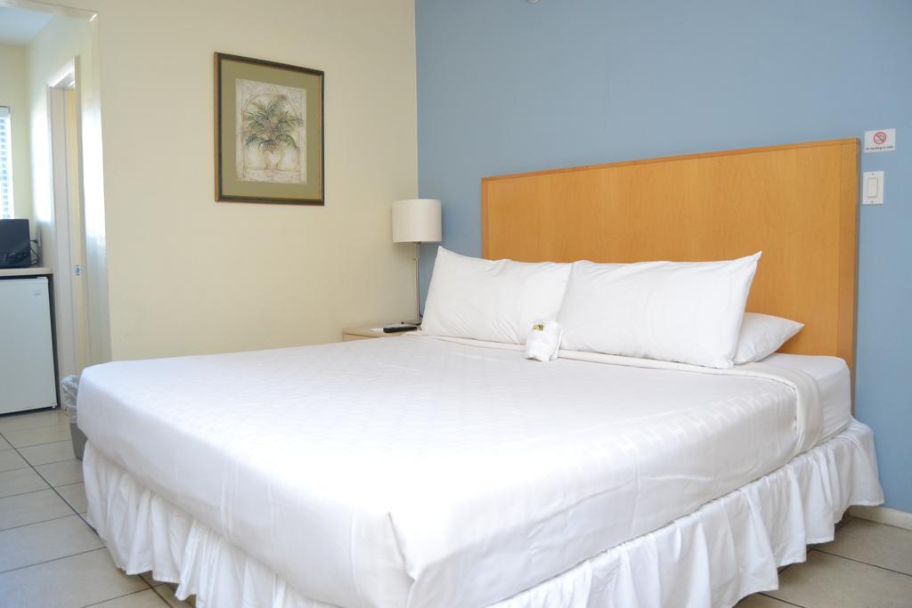 Elysium - Clothing Optional Gay Men's (adults Only) Hotel Fort Lauderdale