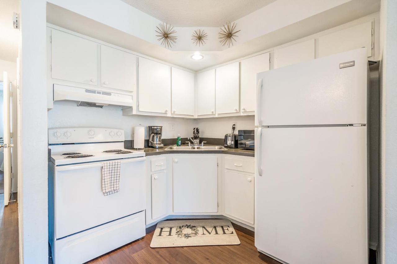 Stylish Apts In Oakland Park Near Ft Lauderdale Apartment