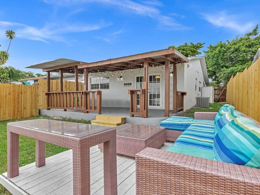 Supervilla - Lakefront - Sunsets, Kayaks, Grill Holiday home