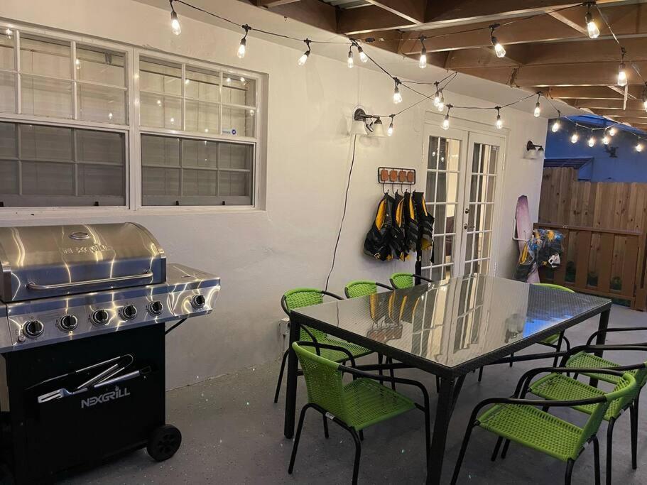 Supervilla - Lakefront - Sunsets, Kayaks, Grill *