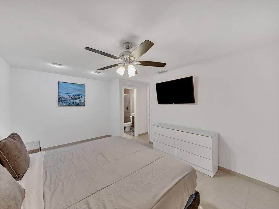 Supervilla - Lakefront - Sunsets, Kayaks, Grill Holiday home Fort Lauderdale