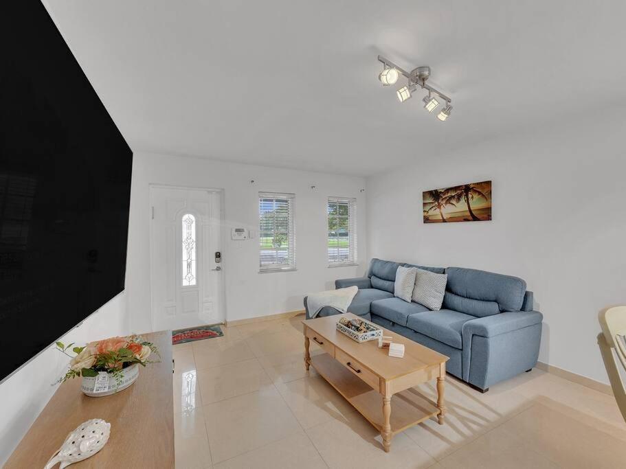 Supervilla - Lakefront - Sunsets, Kayaks, Grill Fort Lauderdale