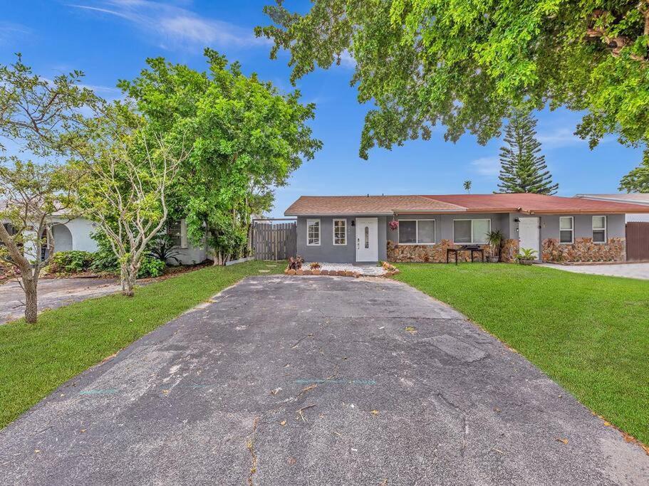 Supervilla - Lakefront - Sunsets, Kayaks, Grill Holiday home *
