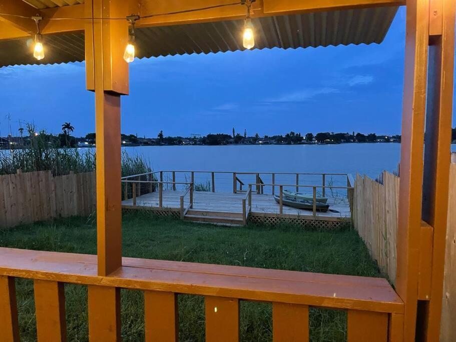 Supervilla - Lakefront - Sunsets, Kayaks, Grill *