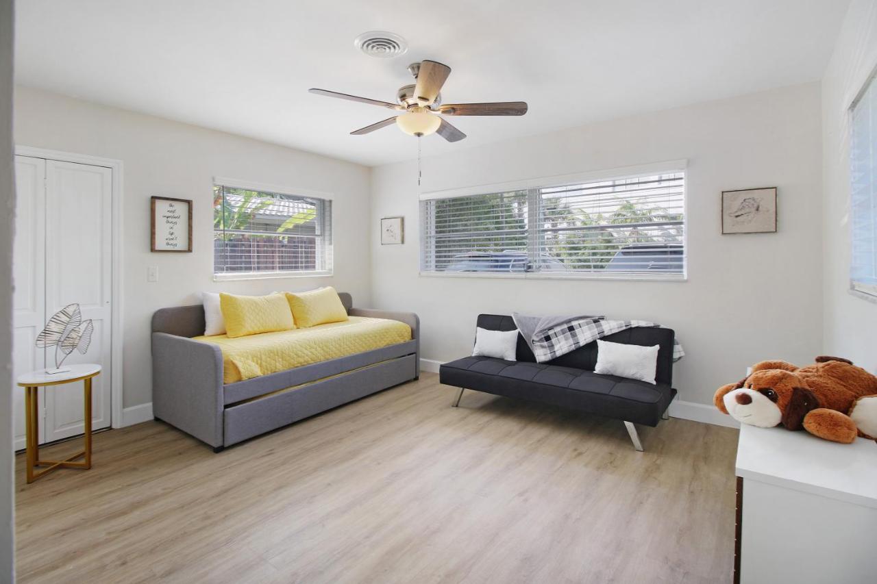 The Waterman's Retreat- 3 Bedroom Waterfront Unit Holiday home *