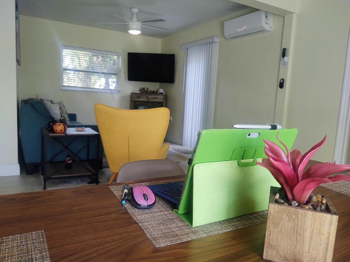 Family, Couples Retreat Near Airport, Cruise Port & Beaches Holiday home Fort Lauderdale