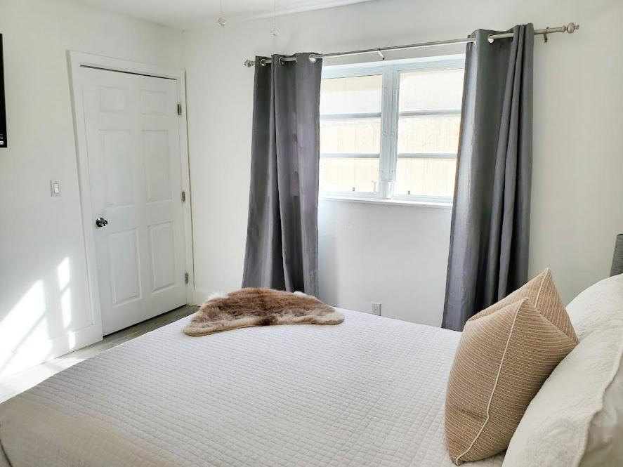 Stylish & Newly-renovated Near Olas Guest house