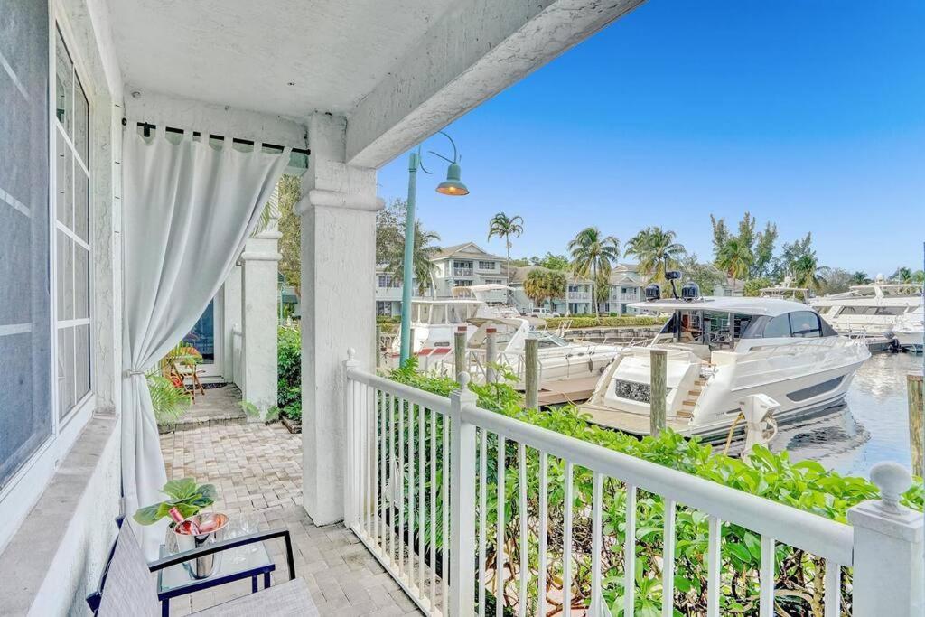 2b On The Water, Luxurious & Games Galore! Near Beach & Airport