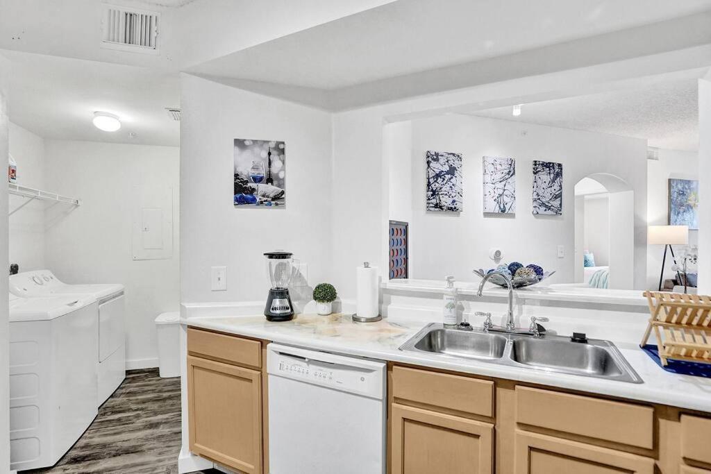 2b On The Water, Luxurious & Games Galore! Near Beach & Airport Fort Lauderdale