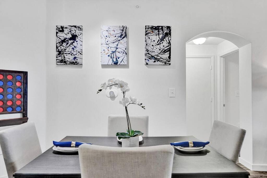 2b On The Water, Luxurious & Games Galore! Near Beach & Airport Apartment
