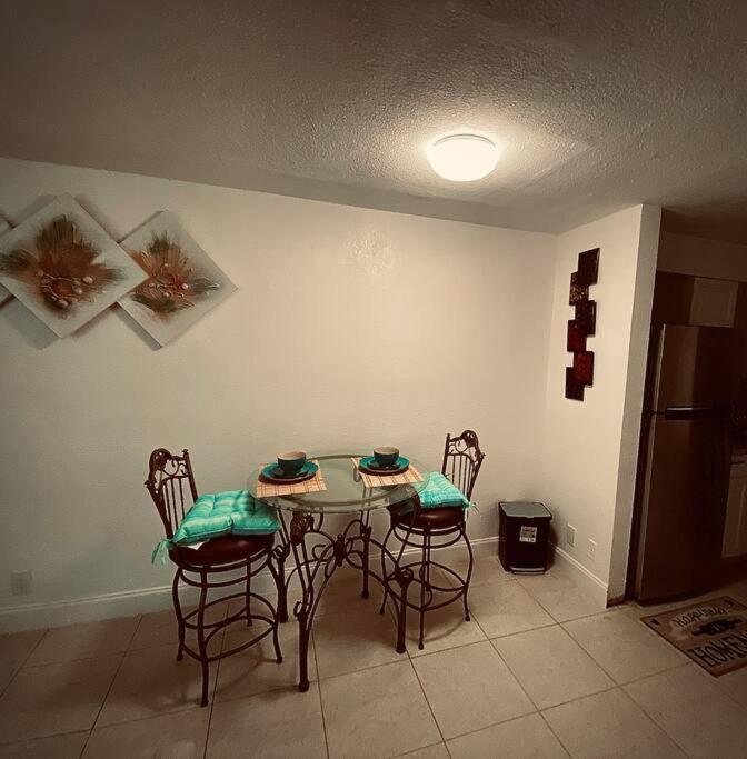 Cheerful 1-bed On Oakland Park Fl Holiday home