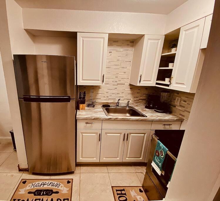 Cheerful 1-bed On Oakland Park Fl Holiday home