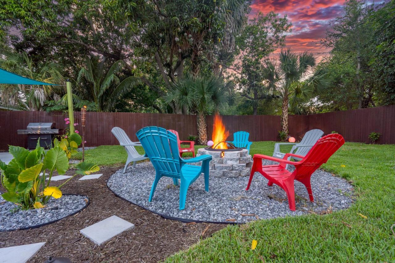 Tropical Escape Near / Oasis On 18th Holiday home