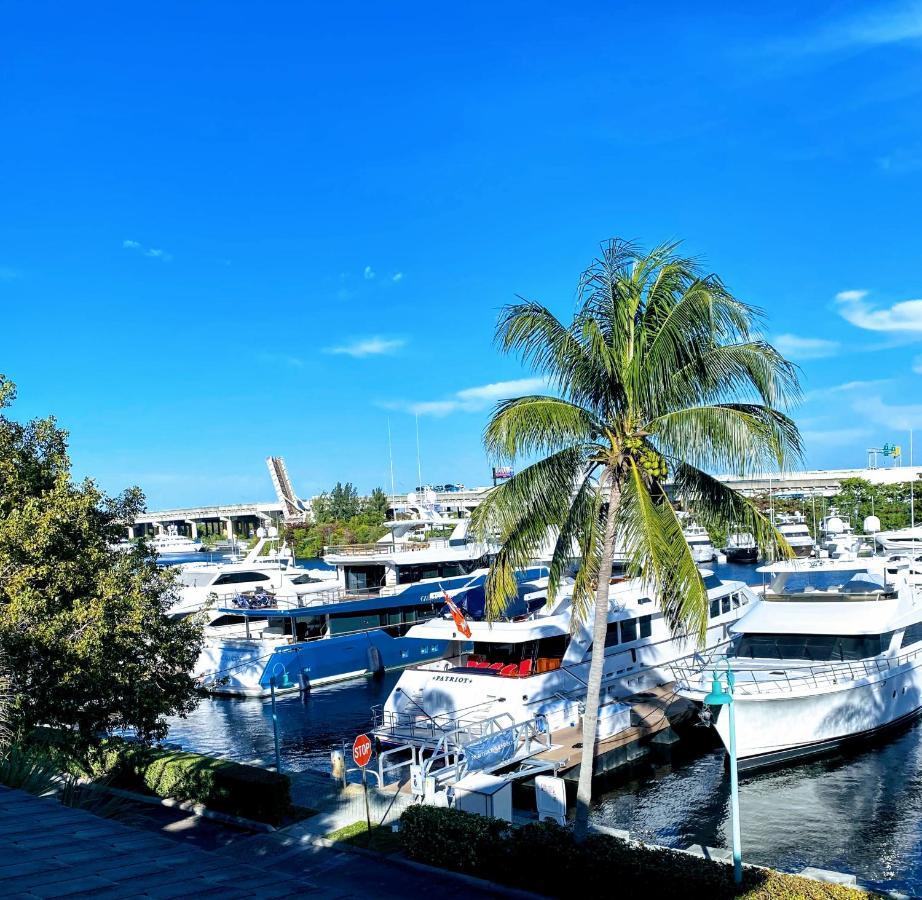 3b Waterside - Luxury & Fun - Near Beach, Airport Apartment *