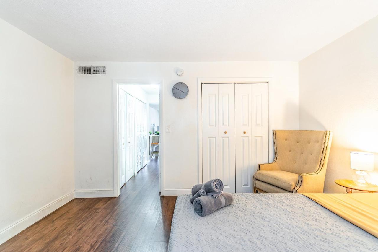 Stylish Apts In Oakland Park Near Ft Lauderdale Apartment *