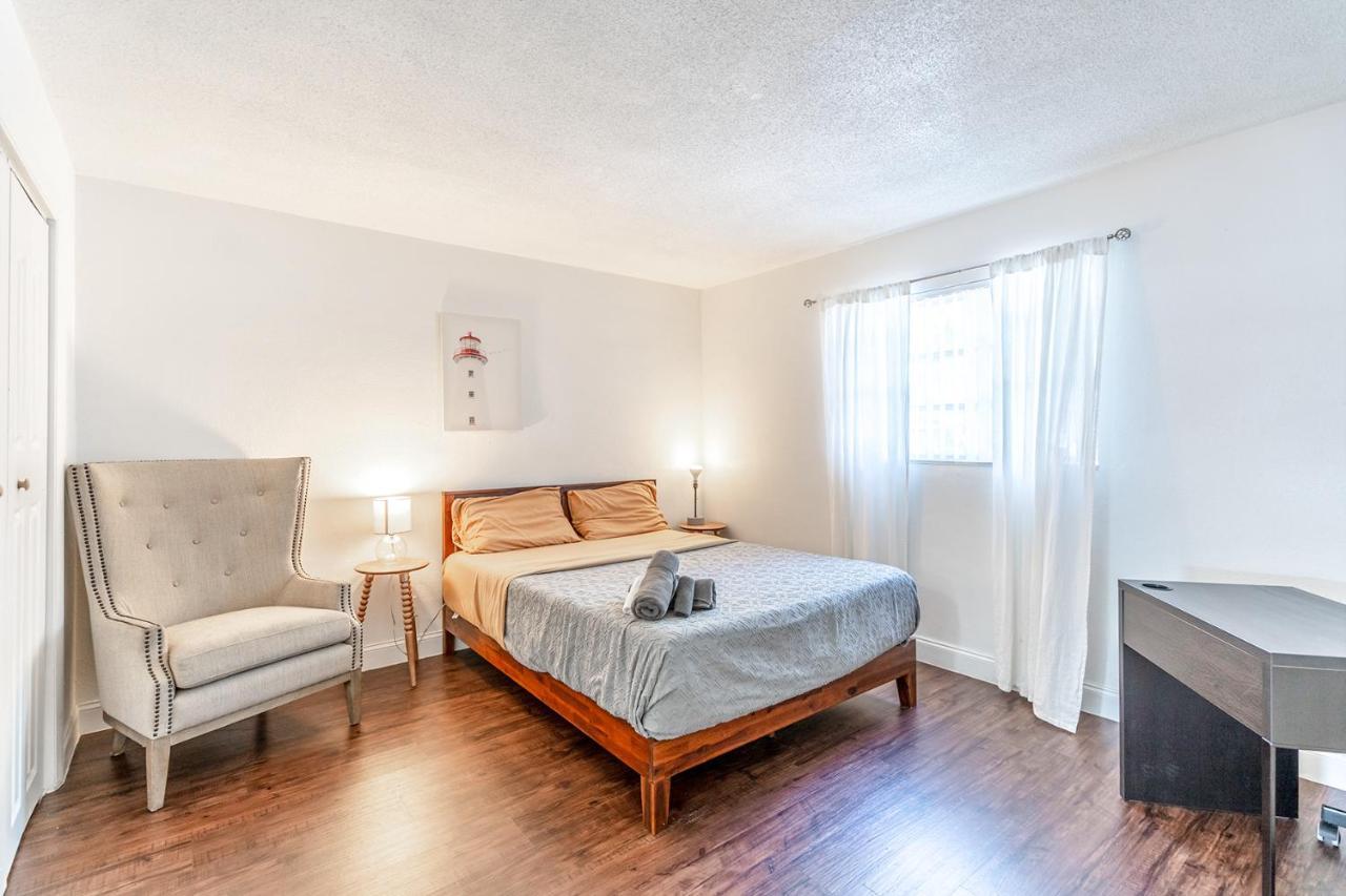 Stylish Apts In Oakland Park Near Ft Lauderdale Apartment *