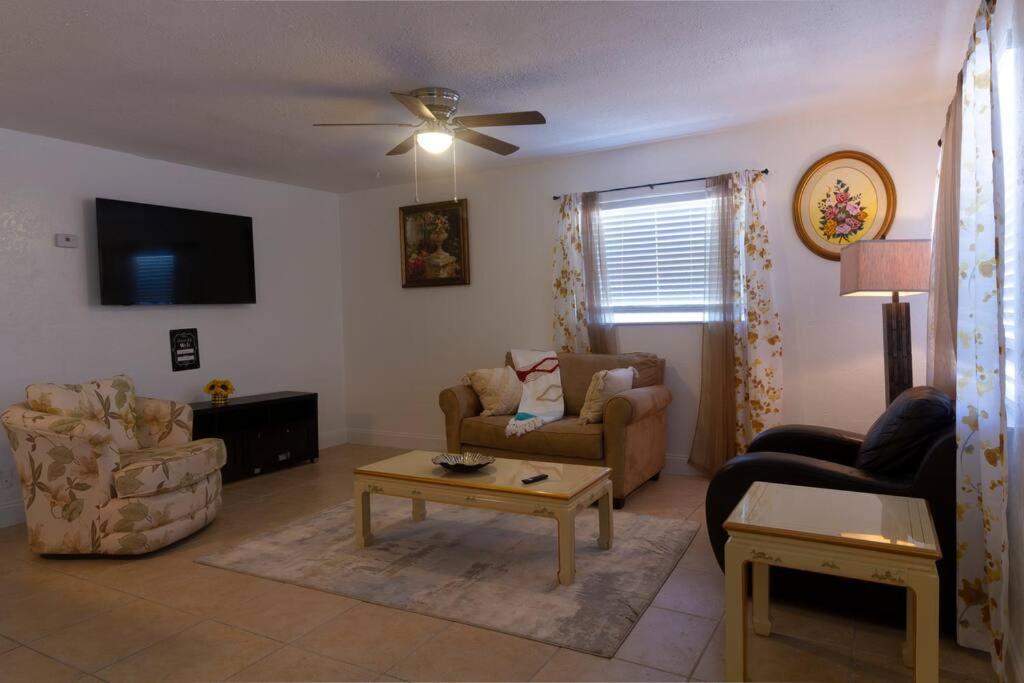 Quiet 2bedroom At Fl Apartment *