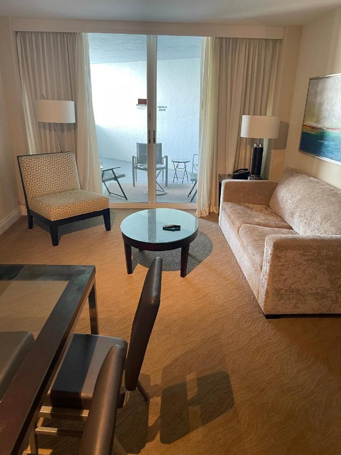 Galeryone Fll Intercostal Hotel