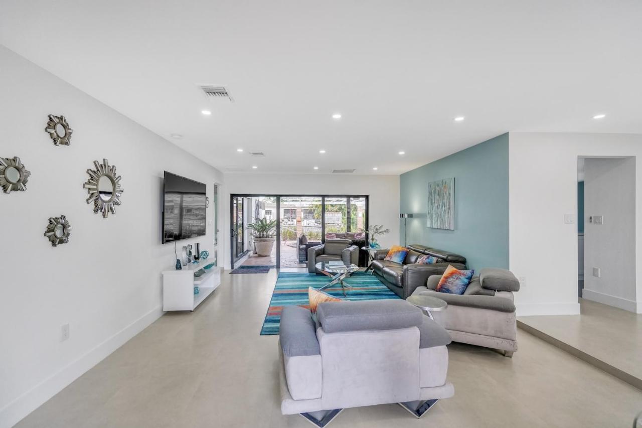 Crush's Waterfront Oasis With Private Pool Holiday home