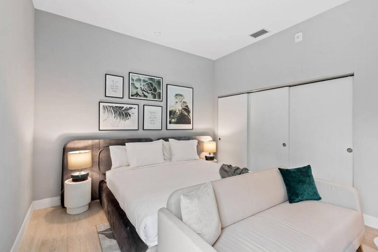 Pretty Rola 304 Luxury W King Bed Area Apartment *