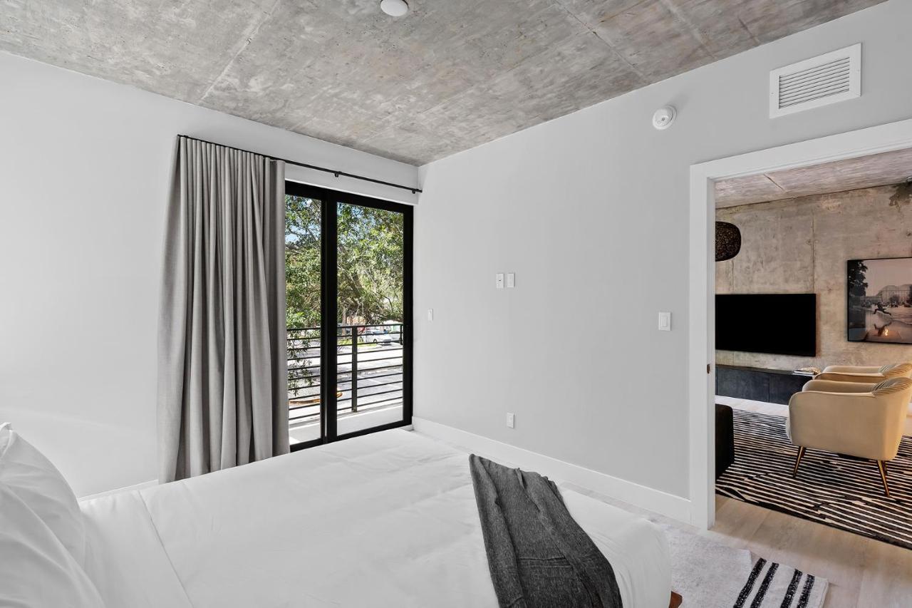 Pretty Rola 201 Luxury 1b1b W King Bed At Downtown Lauderdale Apartment *